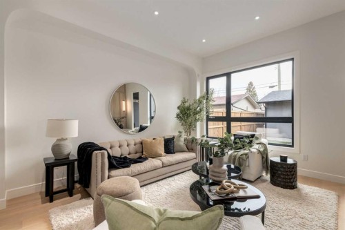 637 51 Avenue Sw, Calgary, AB - Indoor Photo Showing Living Room