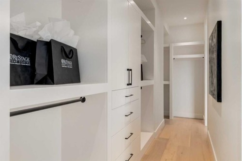 637 51 Avenue Sw, Calgary, AB - Indoor Photo Showing Other Room