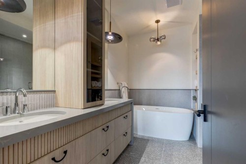 637 51 Avenue Sw, Calgary, AB - Indoor Photo Showing Bathroom