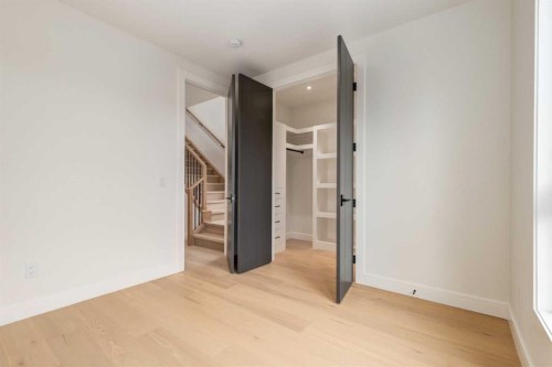 637 51 Avenue Sw, Calgary, AB - Indoor Photo Showing Other Room