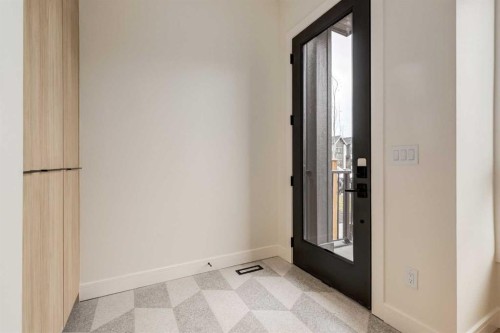 637 51 Avenue Sw, Calgary, AB - Indoor Photo Showing Other Room