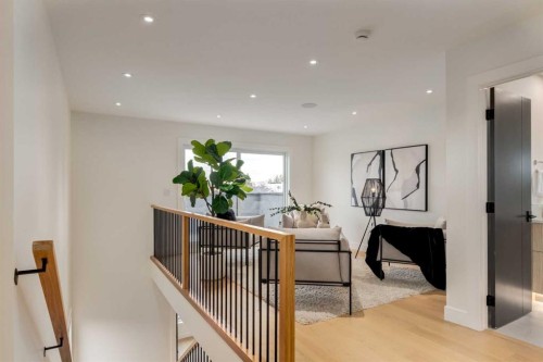 637 51 Avenue Sw, Calgary, AB - Indoor Photo Showing Other Room