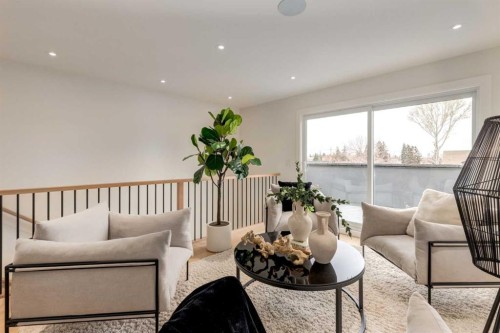 637 51 Avenue Sw, Calgary, AB - Indoor Photo Showing Living Room
