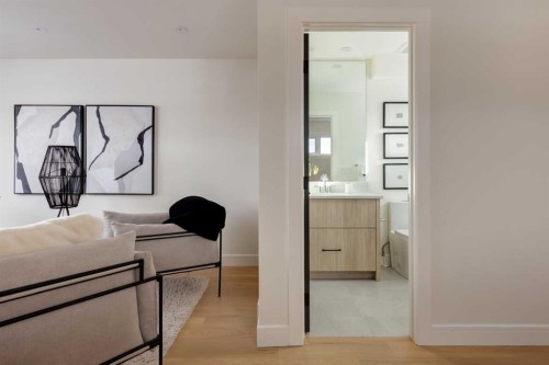 637 51 Avenue Sw, Calgary, AB - Indoor