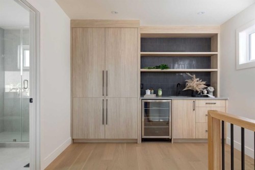 637 51 Avenue Sw, Calgary, AB - Indoor Photo Showing Other Room