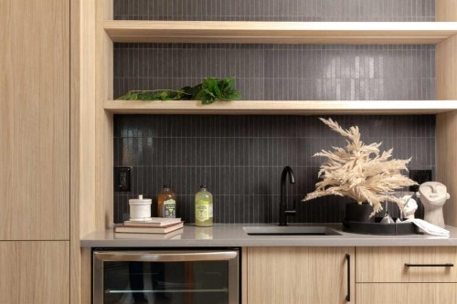 637 51 Avenue Sw, Calgary, AB - Indoor