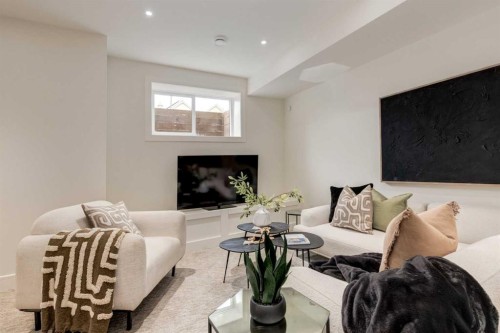 637 51 Avenue Sw, Calgary, AB - Indoor Photo Showing Living Room