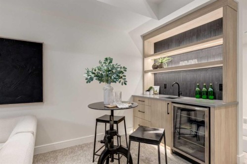 637 51 Avenue Sw, Calgary, AB - Indoor Photo Showing Other Room