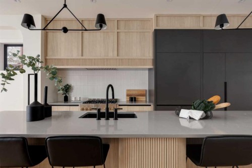 637 51 Avenue Sw, Calgary, AB - Indoor Photo Showing Kitchen With Upgraded Kitchen