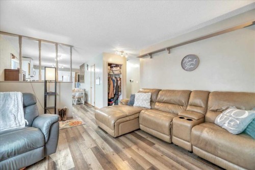 128 Thornburn Road, Strathmore, AB - Indoor Photo Showing Living Room