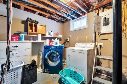 128 Thornburn Road, Strathmore, AB - Indoor Photo Showing Laundry Room