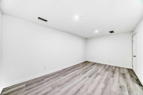 65-6100 4 Avenue Ne, Calgary, AB - Indoor Photo Showing Other Room