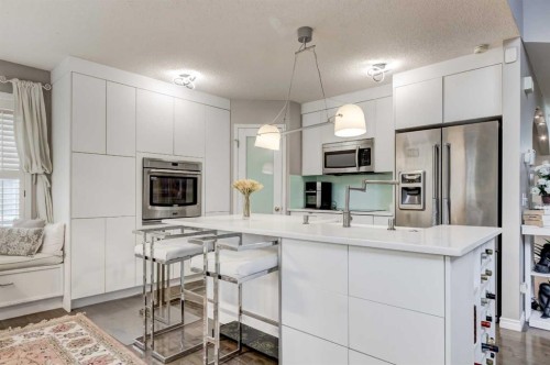 1121 Sierra Morena Court Sw, Calgary, AB - Indoor Photo Showing Kitchen With Upgraded Kitchen