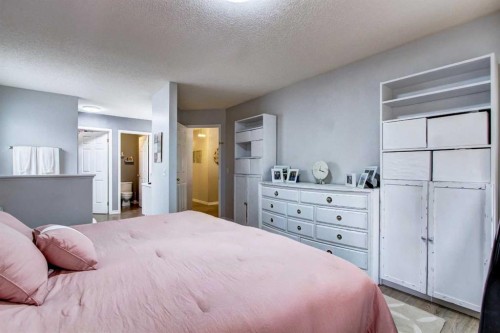 1121 Sierra Morena Court Sw, Calgary, AB - Indoor Photo Showing Bedroom