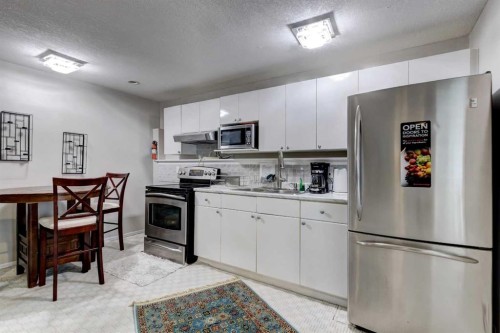 1121 Sierra Morena Court Sw, Calgary, AB - Indoor Photo Showing Kitchen