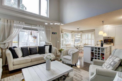 1121 Sierra Morena Court Sw, Calgary, AB - Indoor Photo Showing Living Room