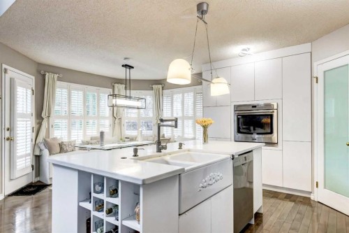 1121 Sierra Morena Court Sw, Calgary, AB - Indoor Photo Showing Kitchen With Double Sink With Upgraded Kitchen