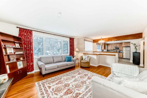 4803 Montana Drive Nw, Calgary, AB - Indoor Photo Showing Living Room