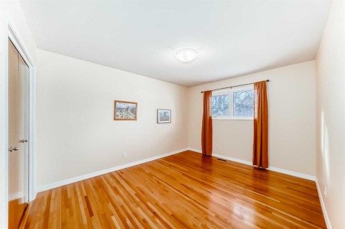 4803 Montana Drive Nw, Calgary, AB - Indoor Photo Showing Other Room
