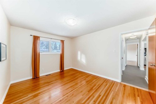 4803 Montana Drive Nw, Calgary, AB - Indoor Photo Showing Other Room