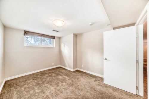 4803 Montana Drive Nw, Calgary, AB - Indoor Photo Showing Other Room