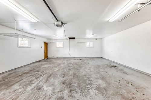 4803 Montana Drive Nw, Calgary, AB - Indoor Photo Showing Garage