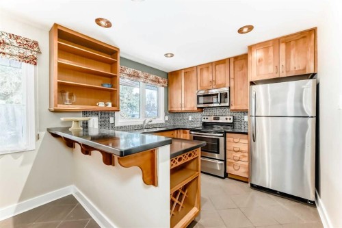 4803 Montana Drive Nw, Calgary, AB - Indoor Photo Showing Kitchen