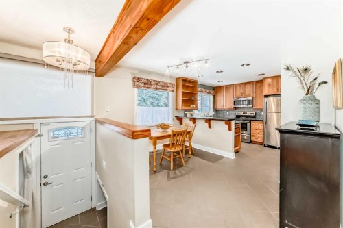 4803 Montana Drive Nw, Calgary, AB - Indoor Photo Showing Kitchen