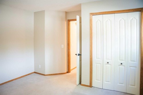 445 Rocky Ridge Bay Nw, Calgary, AB - Indoor Photo Showing Other Room