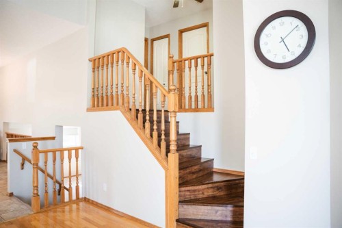 445 Rocky Ridge Bay Nw, Calgary, AB - Indoor Photo Showing Other Room