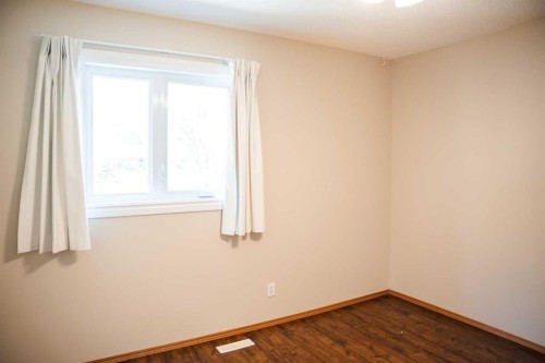 445 Rocky Ridge Bay Nw, Calgary, AB - Indoor Photo Showing Other Room