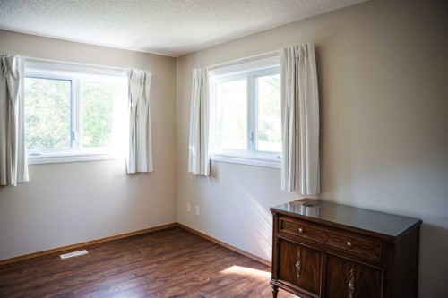 445 Rocky Ridge Bay Nw, Calgary, AB - Indoor Photo Showing Other Room