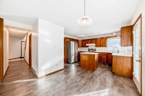 266 Edgepark Way Nw, Calgary, AB - Indoor Photo Showing Kitchen