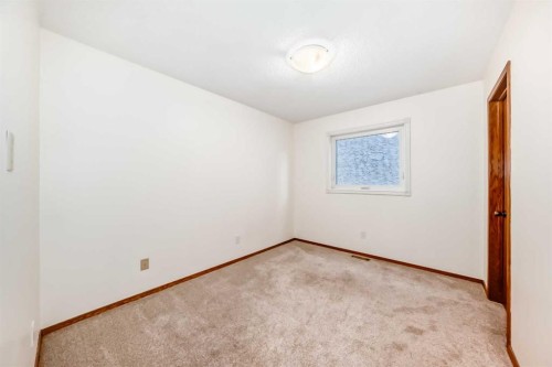 266 Edgepark Way Nw, Calgary, AB - Indoor Photo Showing Other Room
