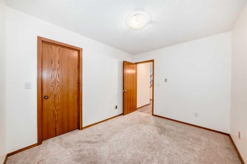 266 Edgepark Way Nw, Calgary, AB - Indoor Photo Showing Other Room
