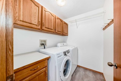 266 Edgepark Way Nw, Calgary, AB - Indoor Photo Showing Laundry Room