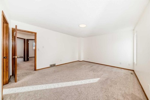 266 Edgepark Way Nw, Calgary, AB - Indoor Photo Showing Other Room