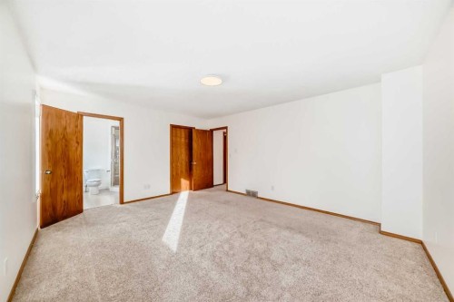 266 Edgepark Way Nw, Calgary, AB - Indoor Photo Showing Other Room