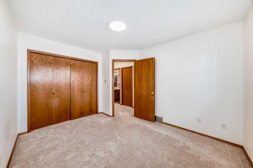266 Edgepark Way Nw, Calgary, AB - Indoor Photo Showing Other Room