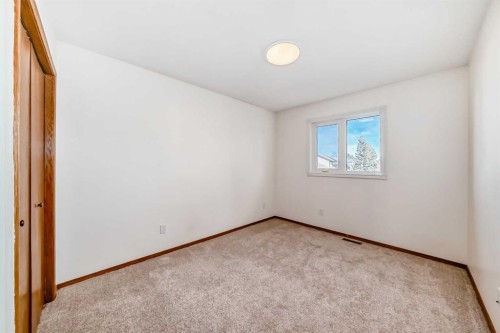 266 Edgepark Way Nw, Calgary, AB - Indoor Photo Showing Other Room