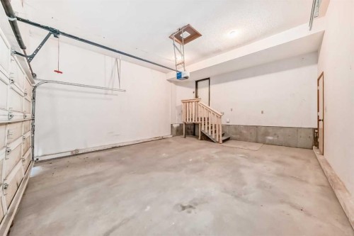 266 Edgepark Way Nw, Calgary, AB - Indoor Photo Showing Garage