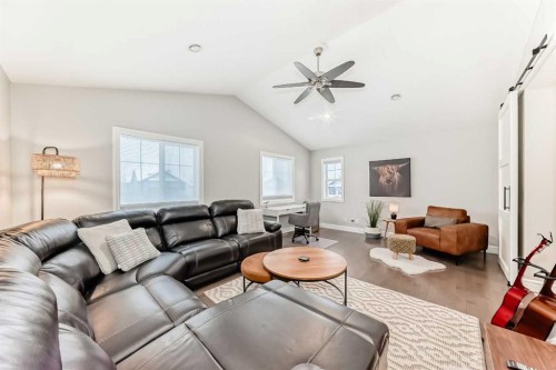 335 Morningside Crescent Sw, Airdrie, AB - Indoor Photo Showing Living Room