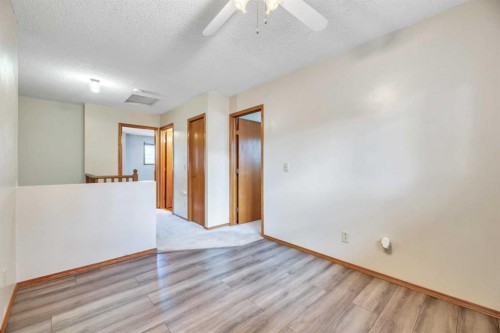 103 Riverglen Park Se, Calgary, AB - Indoor Photo Showing Other Room