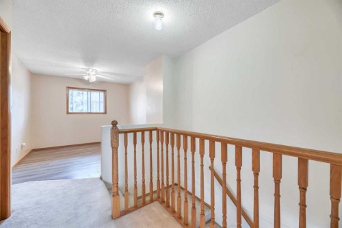 103 Riverglen Park Se, Calgary, AB - Indoor Photo Showing Other Room