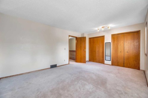 103 Riverglen Park Se, Calgary, AB - Indoor Photo Showing Other Room