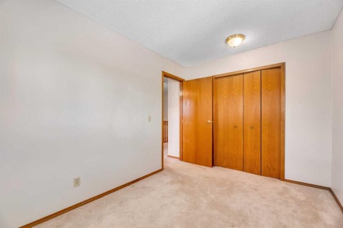 103 Riverglen Park Se, Calgary, AB - Indoor Photo Showing Other Room
