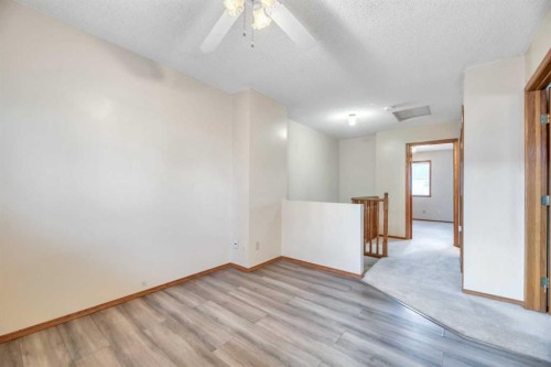 103 Riverglen Park Se, Calgary, AB - Indoor Photo Showing Other Room