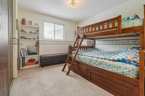 431 Maplewood Drive Se, Diamond Valley, AB - Indoor Photo Showing Bedroom