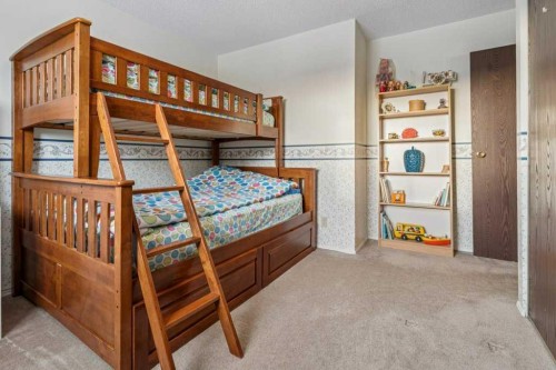 431 Maplewood Drive Se, Diamond Valley, AB - Indoor Photo Showing Bedroom