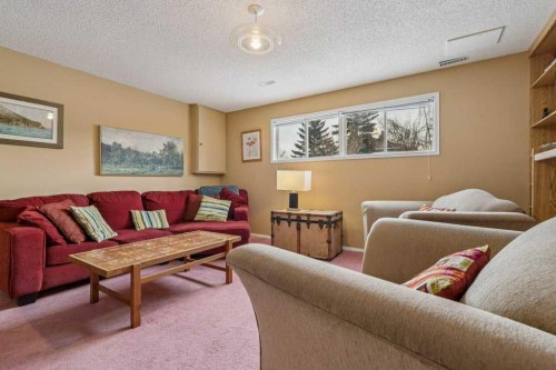 431 Maplewood Drive Se, Diamond Valley, AB - Indoor Photo Showing Living Room